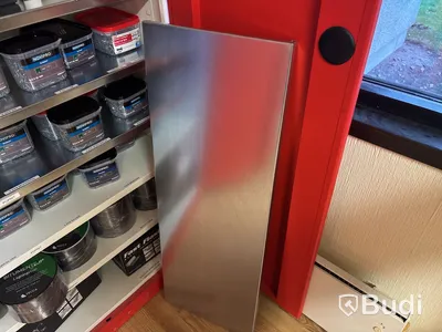 Plåtskåp, rött