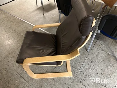 2 st fåtöljer, trästomme, mörkbrun läderimitation
