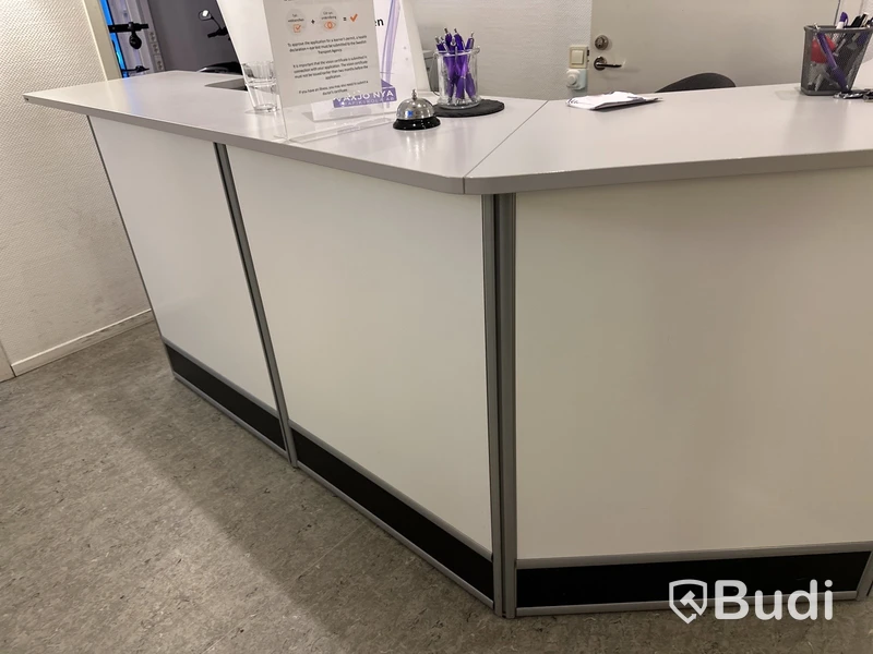 Receptionsdisk ifrån välkända Edsbyn kontorsmaterial.