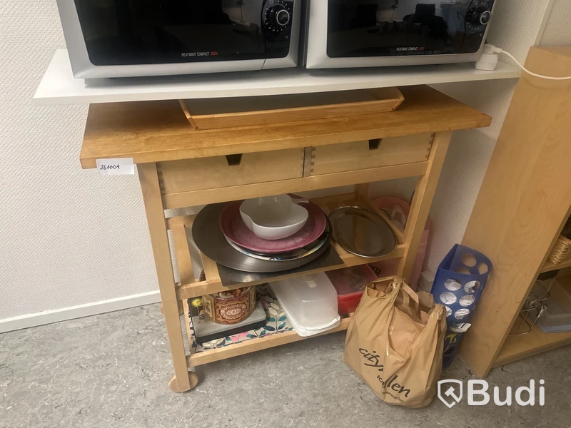 Kökvagn i trä, två lådor, hjul