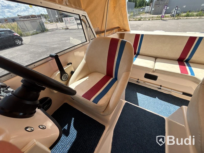 Motorboat Ryds 530DC with Johnson 70 hp 2-stroke. Length: 5.3 m. 1988