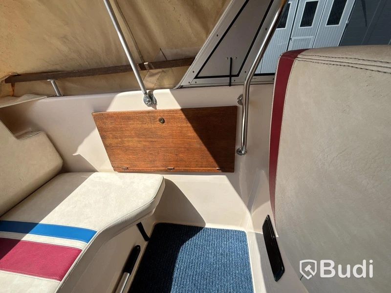 Motorboat Ryds 530DC with Johnson 70 hp 2-stroke. Length: 5.3 m. 1988