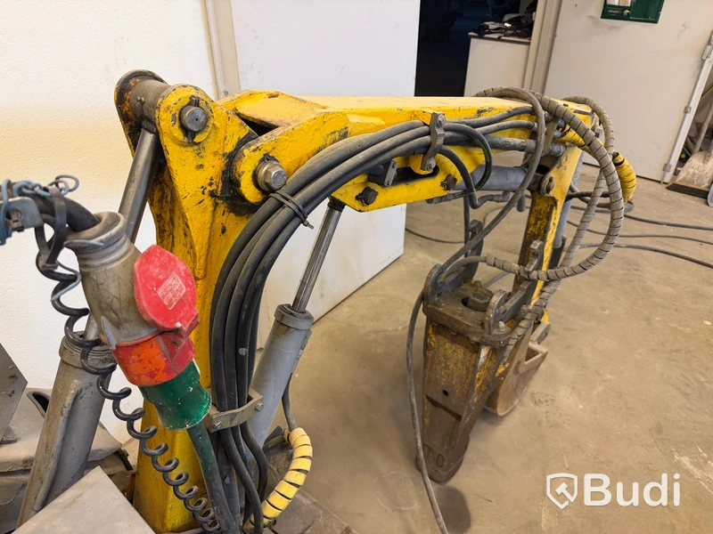 Rivningsrobot, BROKK BM 110