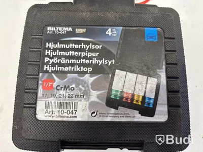 Parti med diverse verktyg och arbetsredskap