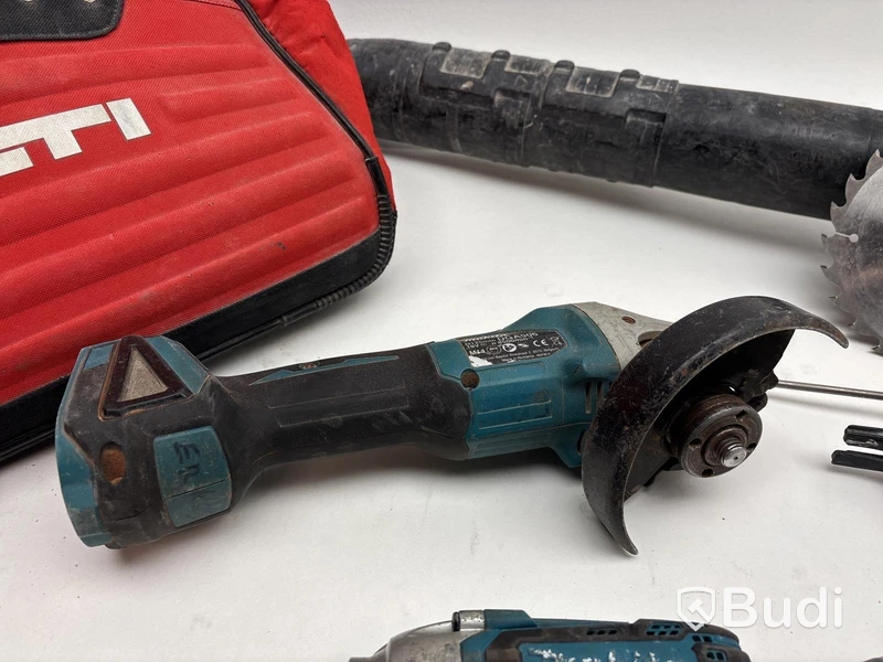 Parti med diverse verktyg Makita inkl. verktygsbag