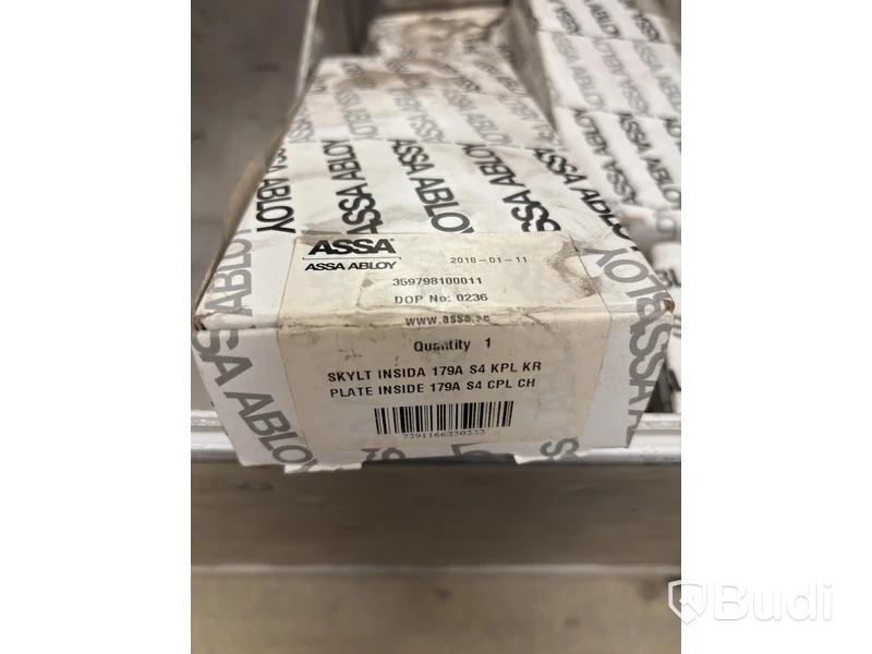 Parti med 30 st. nödutrymningsbeslag ASSA ABLOY + metallvagn