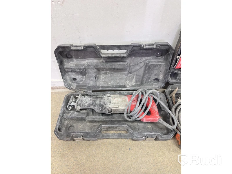 2 Milwaukee tools