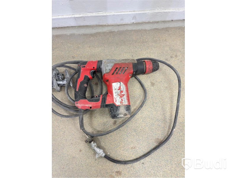 2 Milwaukee tools