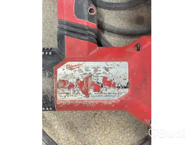 2 Milwaukee tools