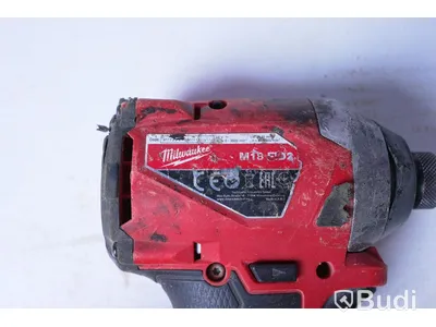 Verktygspaket - Milwaukee. Se bilder för specifikationer. OBS! väskan skadad, batterier saknas. Ej funktionstestad.