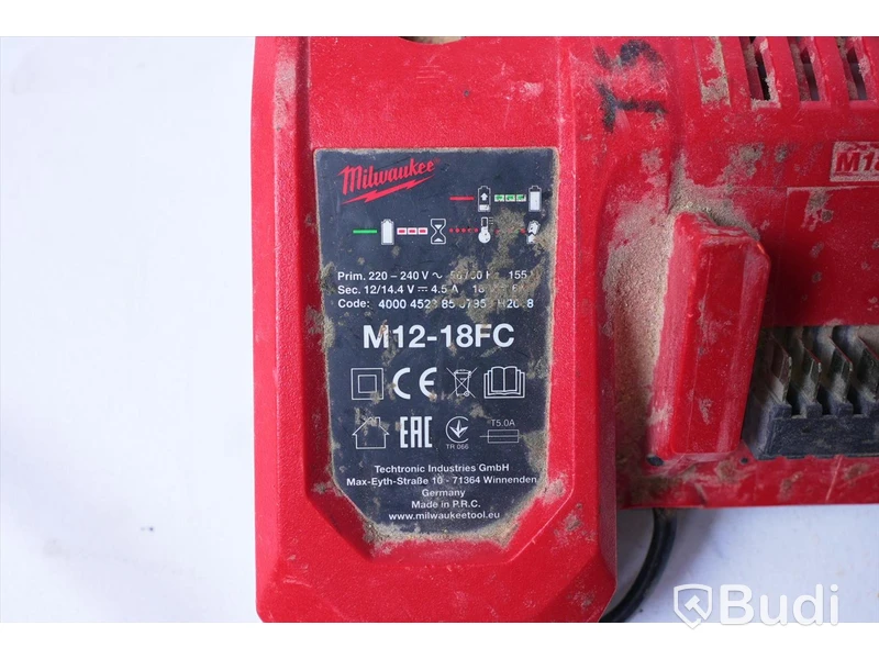 Verktygspaket - Milwaukee. Se bilder för specifikationer. OBS! väskan skadad, batterier saknas. Ej funktionstestad.