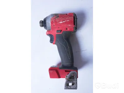 Verktygspaket - Milwaukee. Se bilder för specifikationer. OBS! väskan skadad, batterier saknas. Ej funktionstestad.