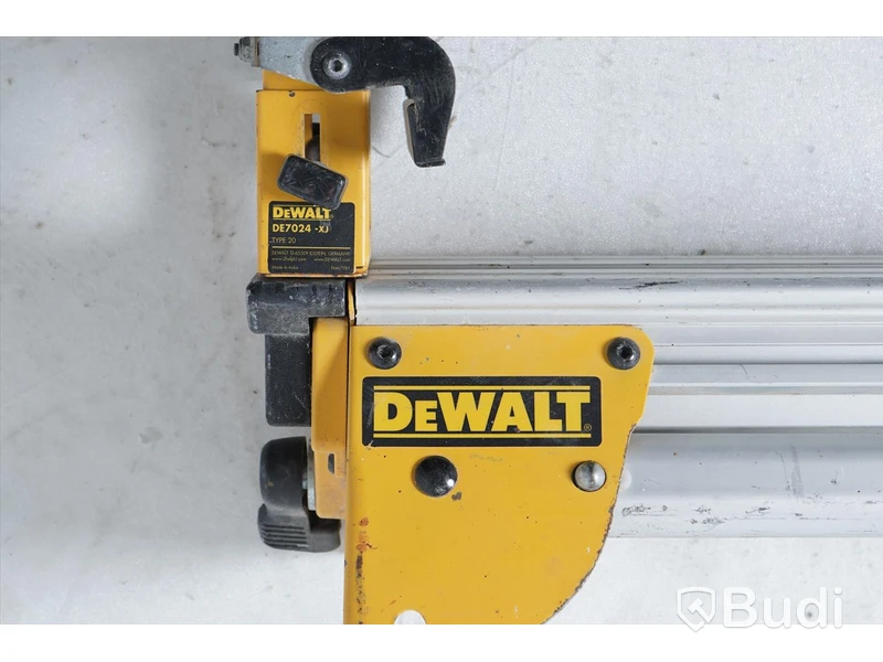 Kap- och gersåg Dewalt DWS777-Qs inkl. arbetsbänk.