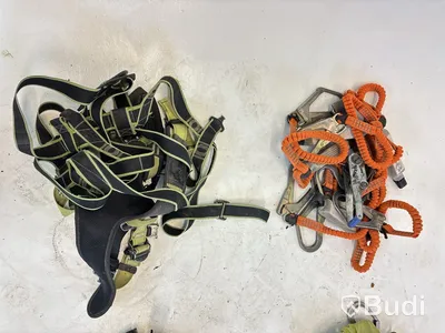 Parti med diverse klätterredskap