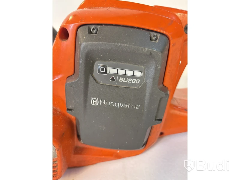 Batteridriven motorsåg och 2 st. kombinationsgrästrimmer