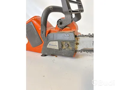 Batteridriven motorsåg och 2 st. kombinationsgrästrimmer