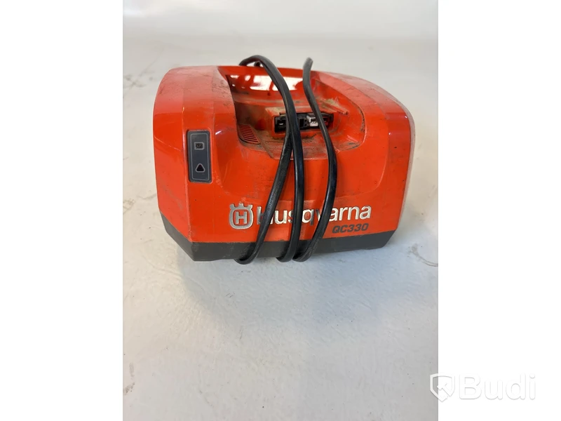Batteridriven motorsåg och 2 st. kombinationsgrästrimmer