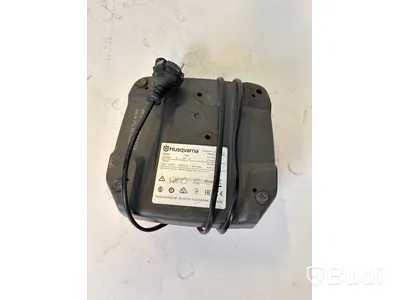 Batteridriven motorsåg och 2 st. kombinationsgrästrimmer