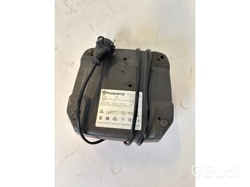 Batteridriven motorsåg och 2 st. kombinationsgrästrimmer