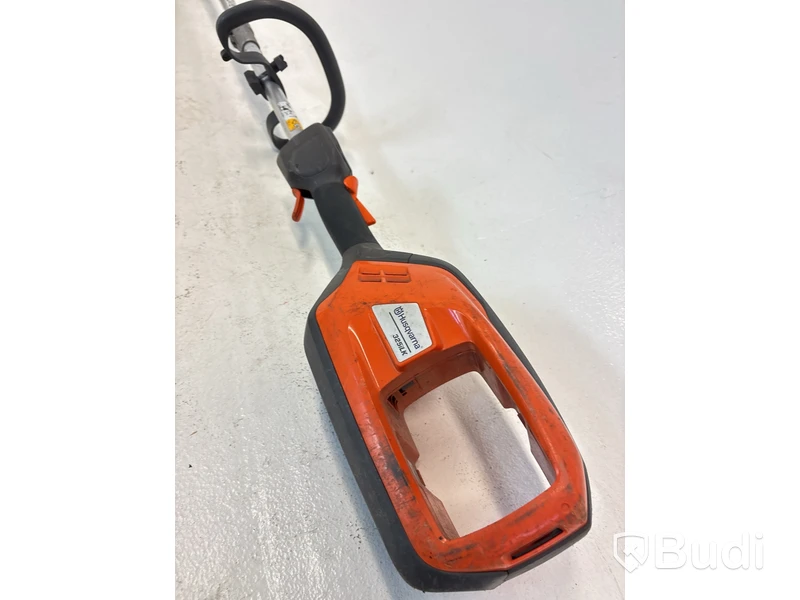 Batteridriven motorsåg och 2 st. kombinationsgrästrimmer