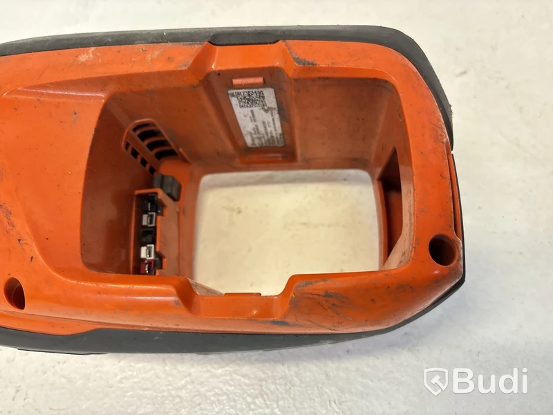 Batteridriven motorsåg och 2 st. kombinationsgrästrimmer