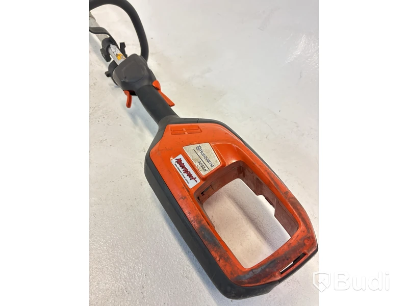 Batteridriven motorsåg och 2 st. kombinationsgrästrimmer