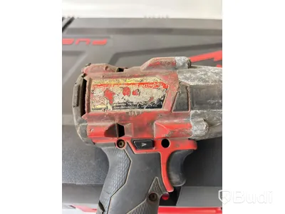 2 st. Mutterdragare Milwaukee med 2 st. batteri ock laddare