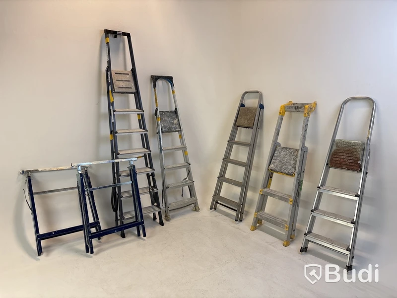 Parti med diverse stegar och bockar, olika storlekar och modeller