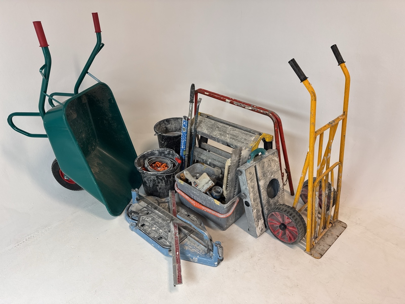 Parti med diverse kakelprodukter