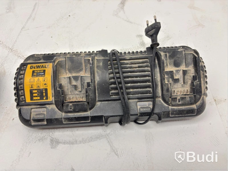 2 Dewalt batteries, DCB132 x2