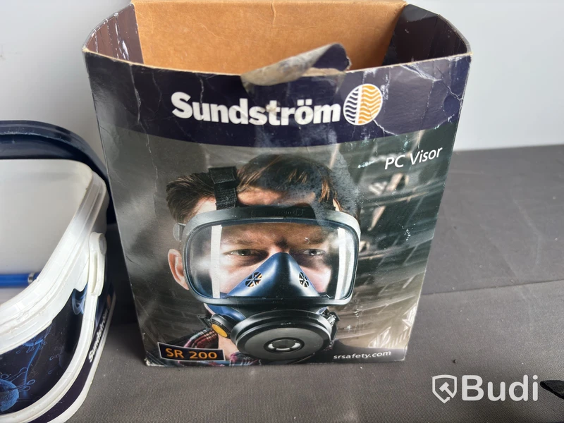 Sundström respirators, assorted