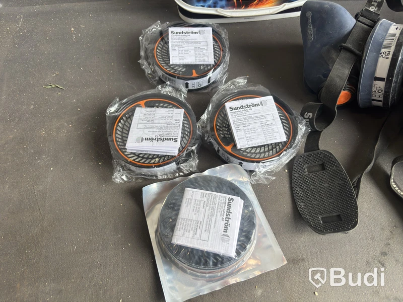 Sundström respirators, assorted