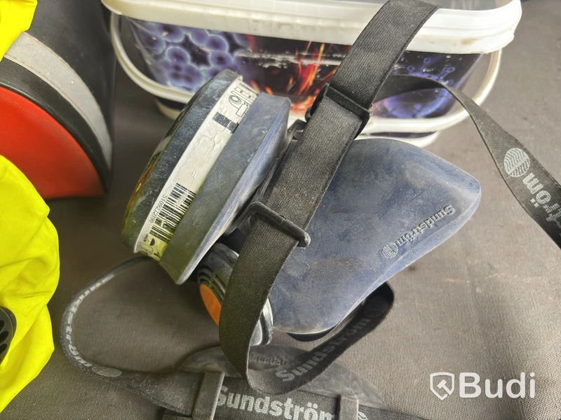 Sundström respirators, assorted