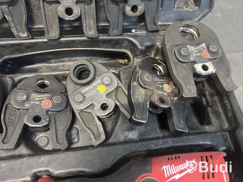 Pressverktyg Milwaukee M12 HPT, 12 V