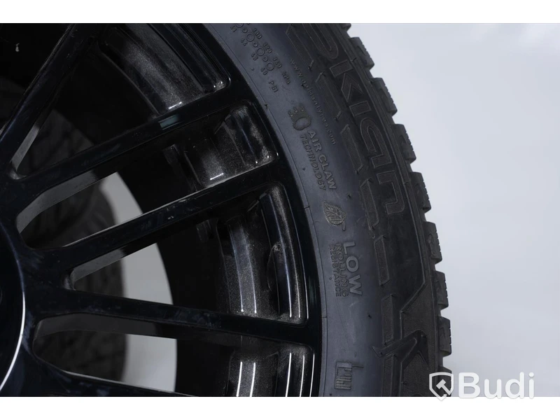 Vinterhjul Passar till Tesla Model X Nokian Hakkapeliitta 7 SUV 255/50R19 107T XL på AEZ fälg