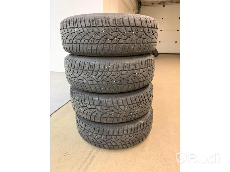 Vinterdäck på alufälg. Passar bl.a till Mazda CX-5 225/65R17. Däckdjup 5,5,5,5
