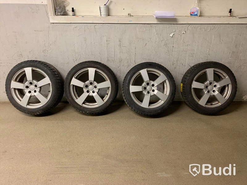 Dubbade vinterdäck på alufälg. Passar bl.a till Seat Ibiza Cupra. 195 65 R1