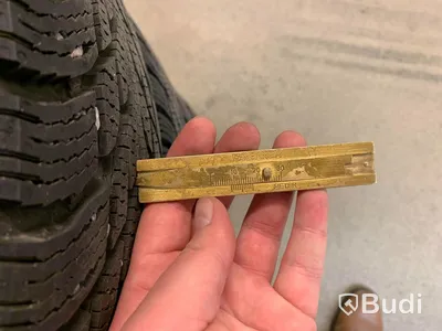 Vinterdäck på plåtfälg. Passar bl.a till Nissan Micra 175 65 R14 däckdjup 9,9,9,9