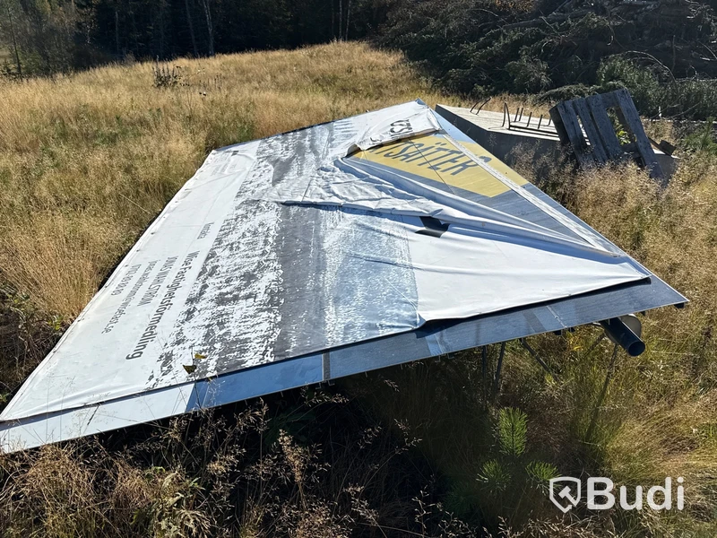3 st skyltar med betongfundament
