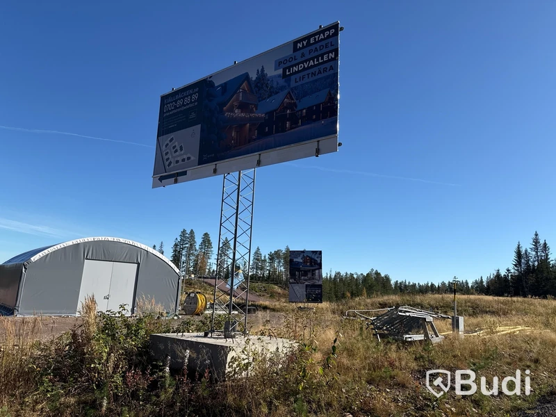 3 st skyltar med betongfundament