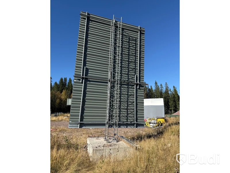 3 st skyltar med betongfundament