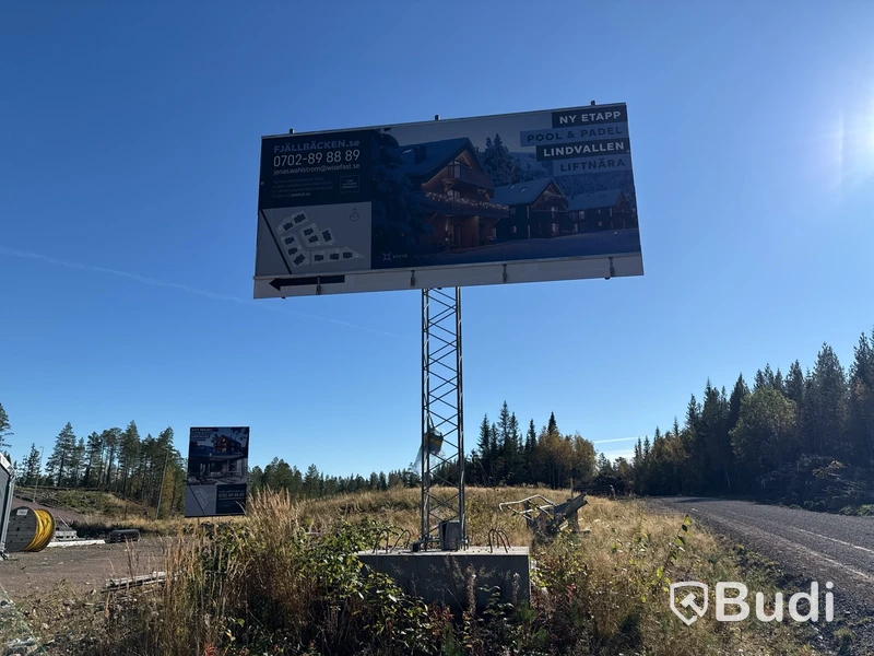 3 st skyltar med betongfundament