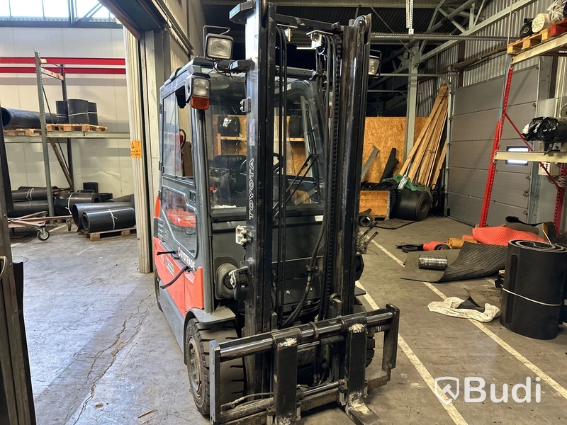 Gaffeltruck Toyota 7FBMF30, 80V, 2010 trasig bakruta, batteriet urladdat vid ankomst.