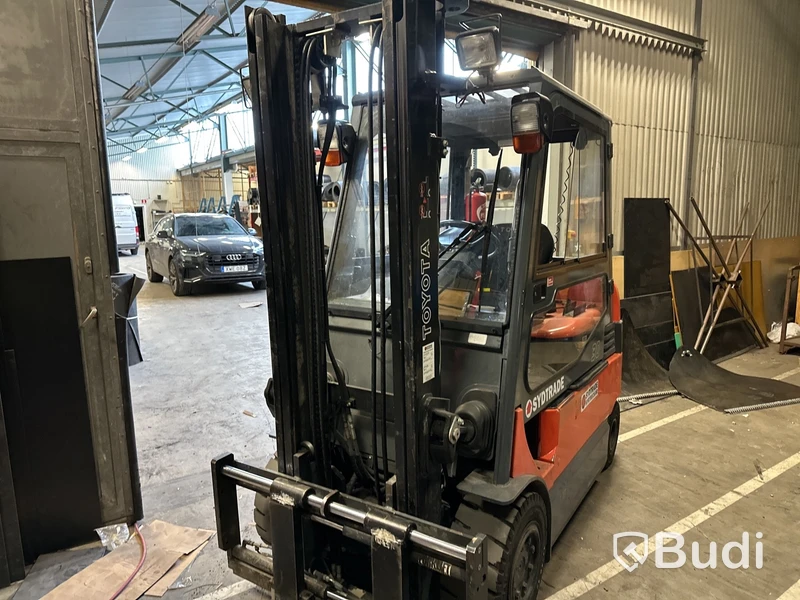 Gaffeltruck Toyota 7FBMF30, 80V, 2010 trasig bakruta, batteriet urladdat vid ankomst.