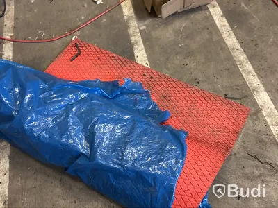 Allt gummi, transportband ”stuvbitar” i verkstaden.
