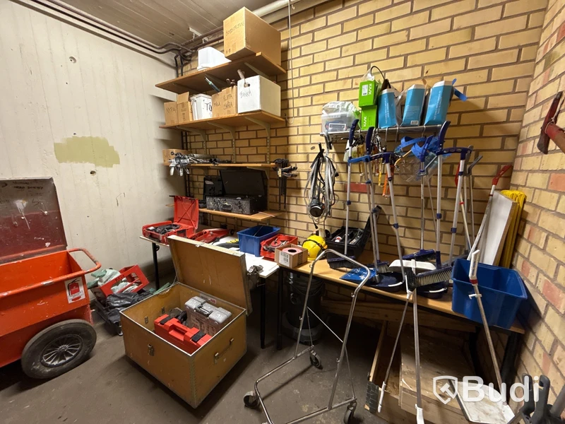 Parti brandtätningsmaterial Hilti m.m