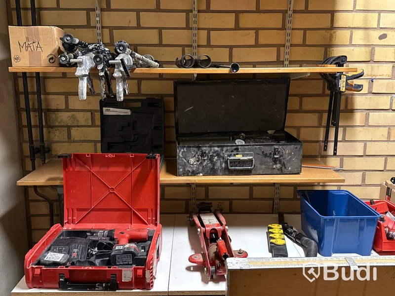Parti brandtätningsmaterial Hilti m.m