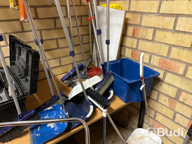 Parti brandtätningsmaterial Hilti m.m