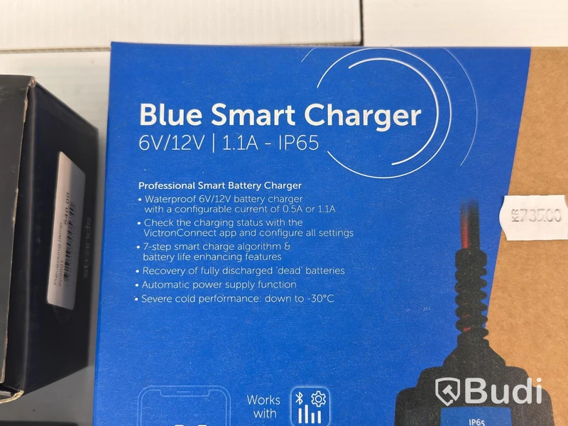 Victron Blue Smart Charger 6V/12V and 2 lamps