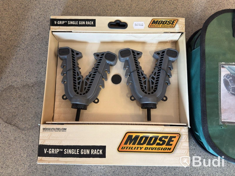 Moose V-Grip gun holder and 2 snow chains for ATV